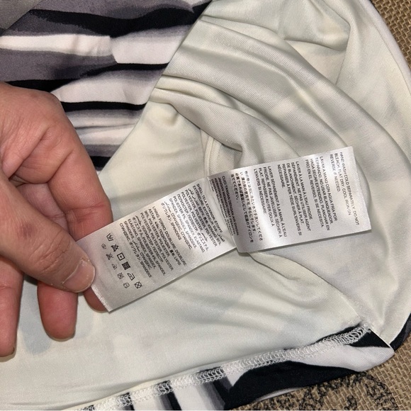 Bebe NWT! Abstract Black/White Print V-Neck Wrap Nude Metal Details Blouse - Picture 8 of 15